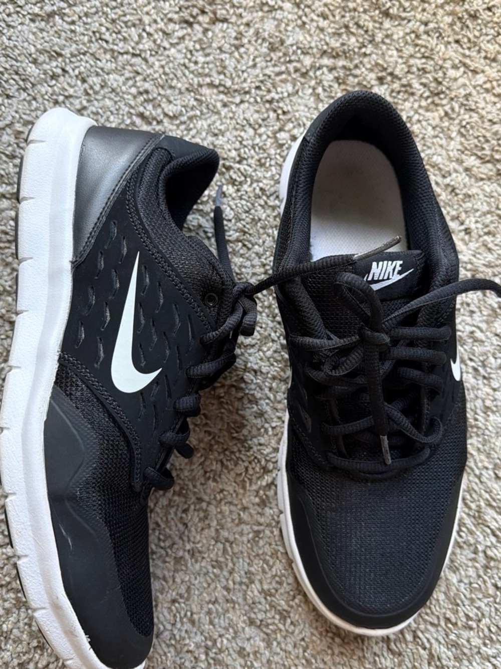 Nike women’s Black Running Sneakers